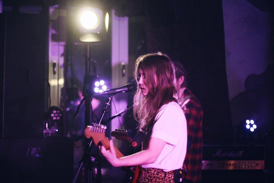 Linn Koch spelar live på Klubb Republik
